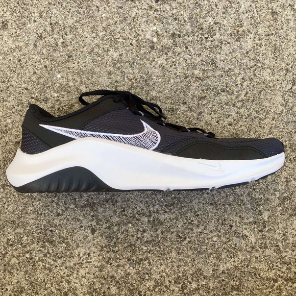 Nike Legend Essential 3NN - Black And White. Size 9.5 Mens - Picture 3 of 6